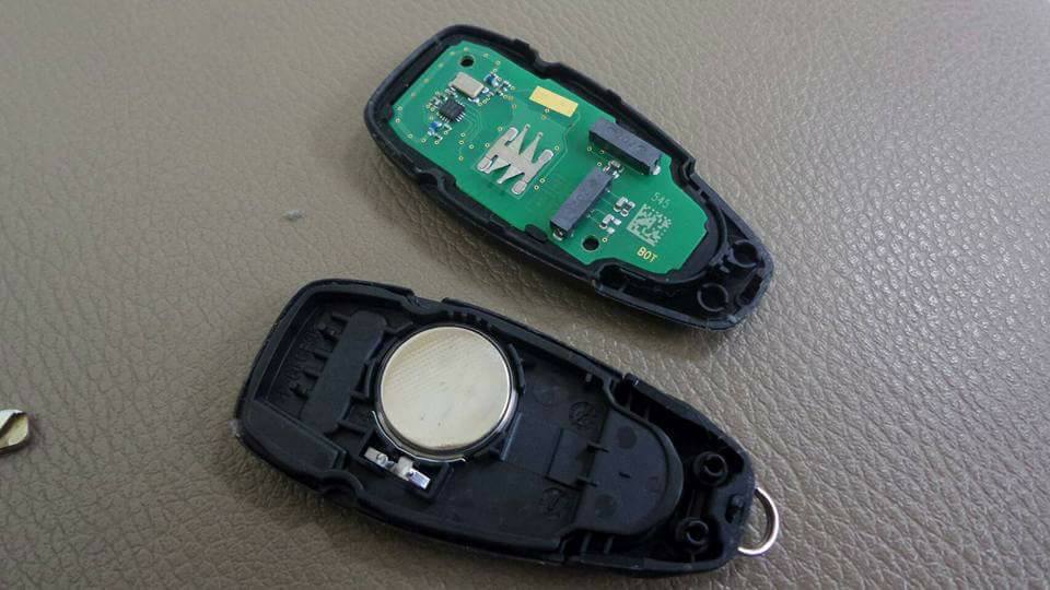 Thay pin chìa khóa xe Ford EcoSport