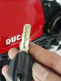 làm chìa khóa xe Ducati