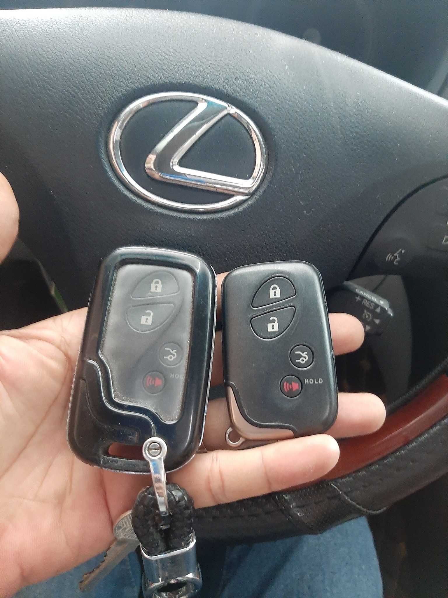 Làm chìa khóa xe Lexus