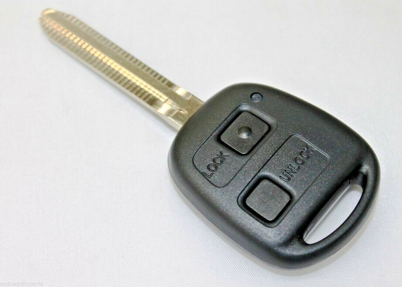 Chìa khóa xe Toyota Hiace