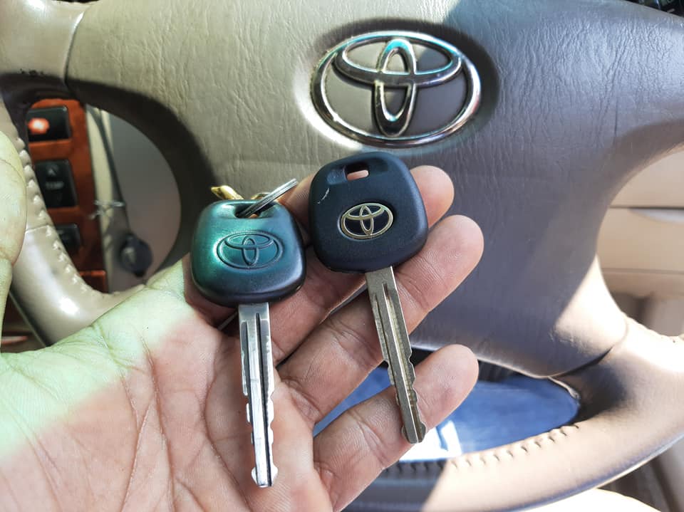Làm chìa khóa cơ xe Toyota Corolla Altis