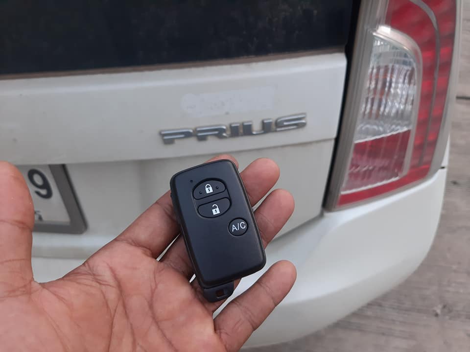 Chìa khóa xe Toyota Prius