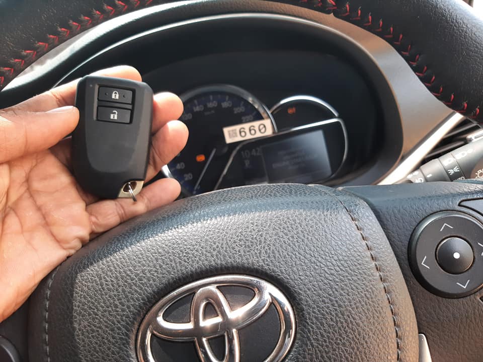 Làm chìa khóa thông minh xe Toyota Yaris