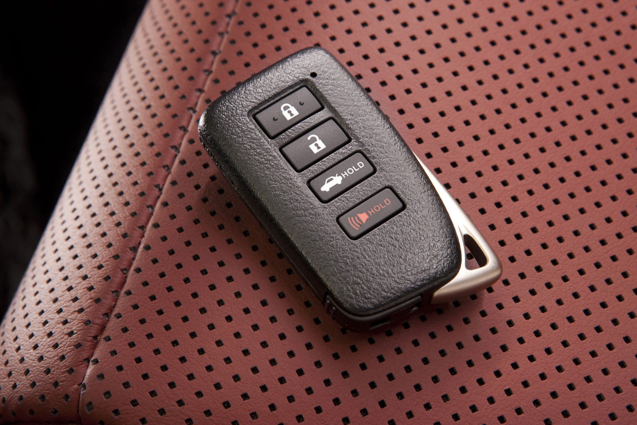 Làm gì khi chìa khóa xe Lexus NX 200T bị hỏng?