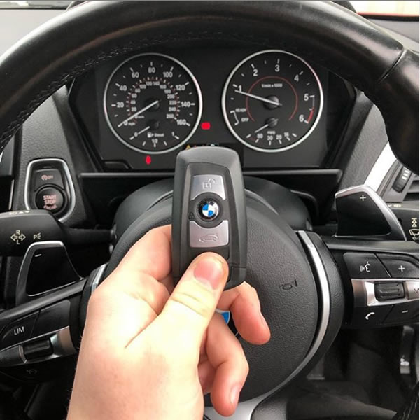 Làm chìa khóa thông minh xe BMW 218i