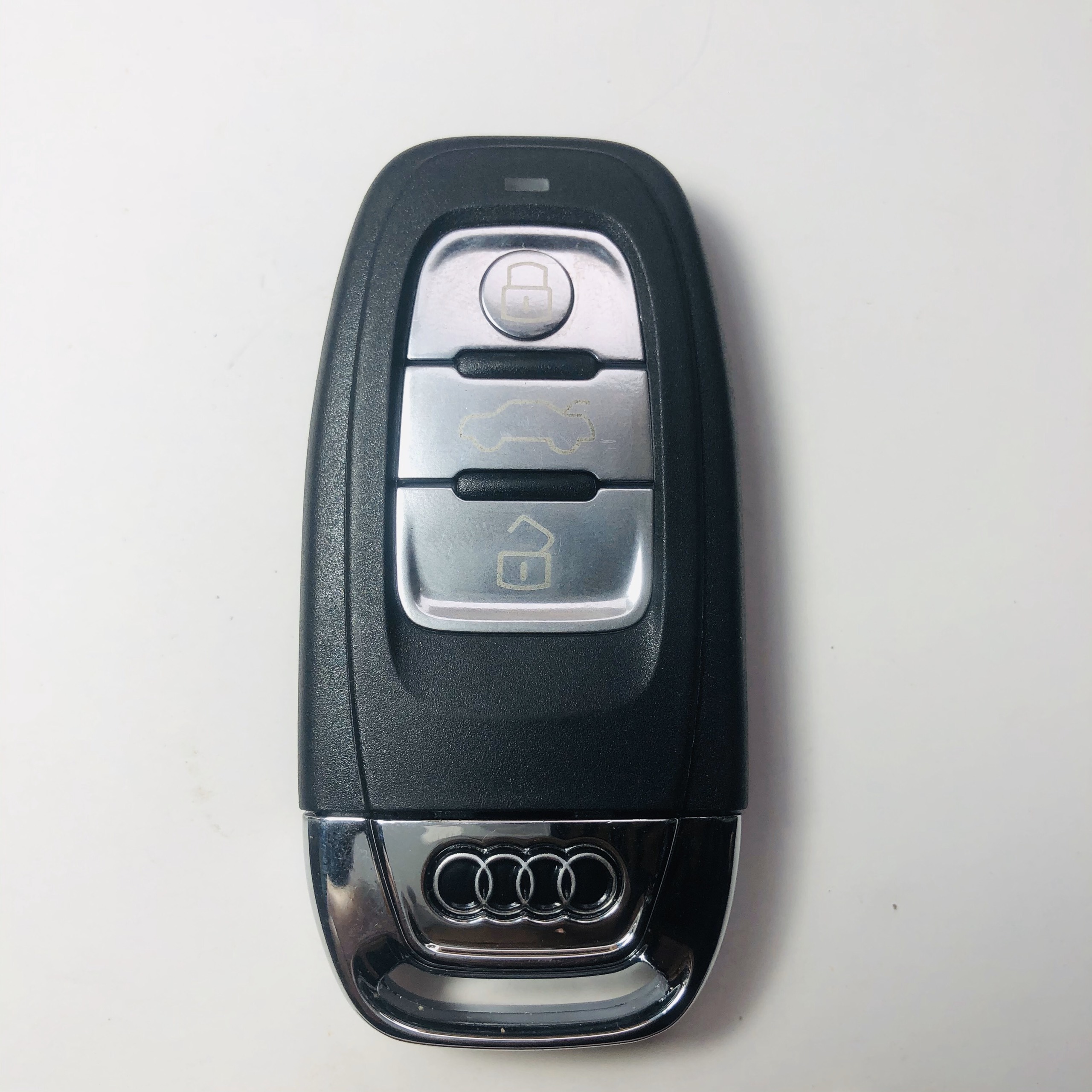 Làm chìa khóa thông minh xe Audi Q3