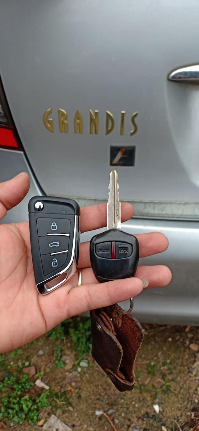 Làm thêm chìa khóa xe Mitsubishi Grandis