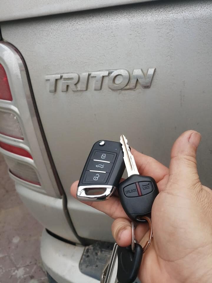 Làm chìa khóa remote xe Mitsubishi Triton