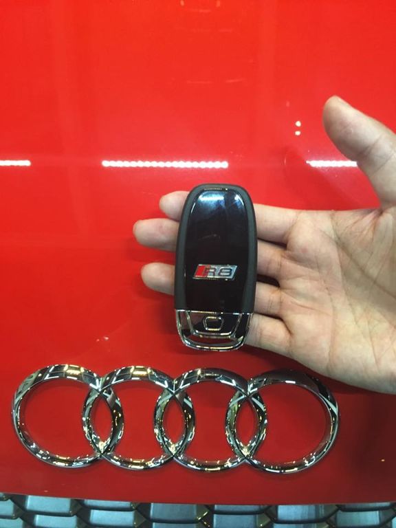 Cần phải cung cấp thông tin gì khi làm chìa khóa Audi R8?