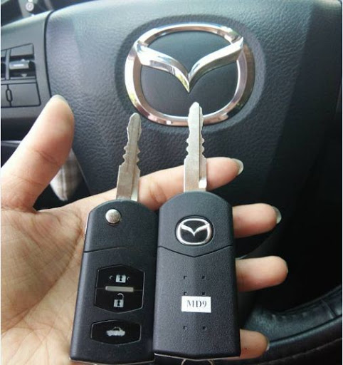 Làm chìa khóa gập xe Mazda 6 3 nút