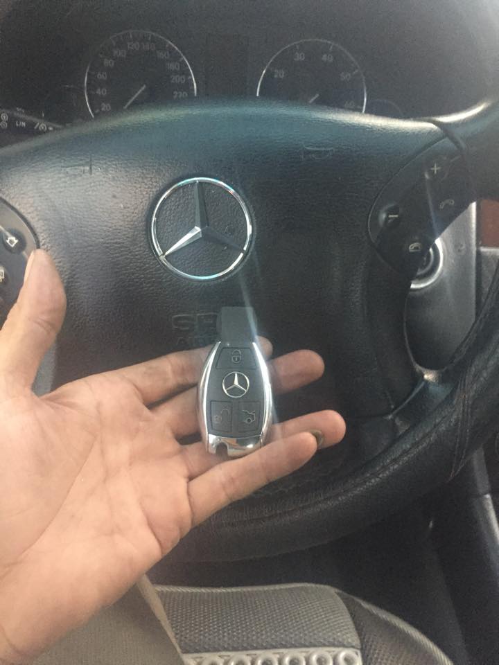 Làm chìa khóa xe Mercedes CLA Class 3 nút