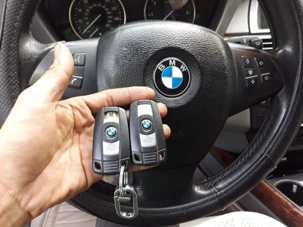 Chìa khóa thông minh BMW 3 nút