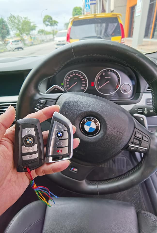 Chìa Khóa Xe BMW X5 X6 330i Thông Minh Giá Làm Chìa Chính Hãng