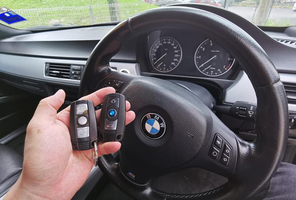 Làm thêm chìa khóa xe BMW 320i