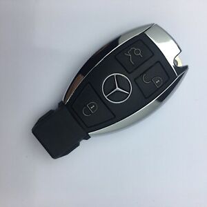 Làm chìa khóa xe Mercedes GLC 3 nút