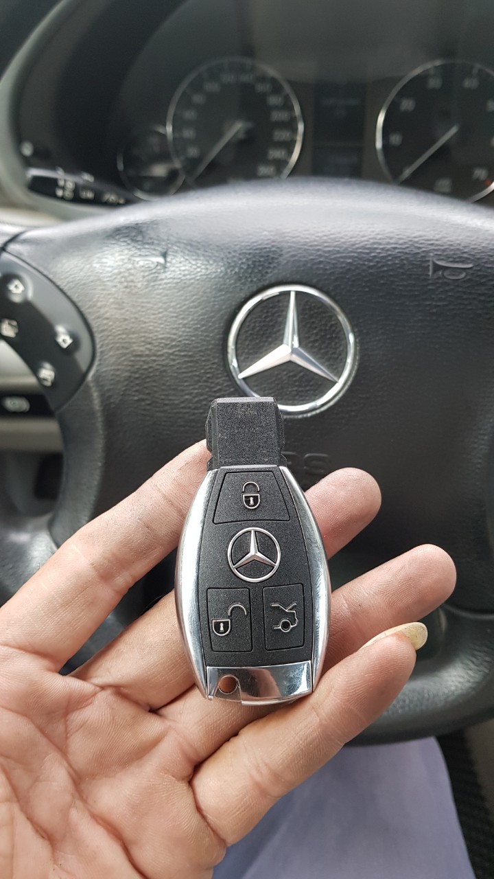 KM 30 Làm Chìa Khóa Xe Mercedes 234 nút thông minh