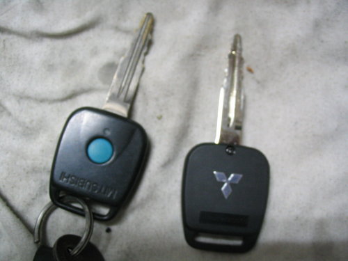 Làm chìa khóa xe Mitsubishi Zinger
