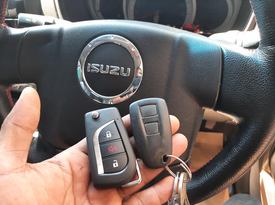 Chìa khóa remote xe Isuzu