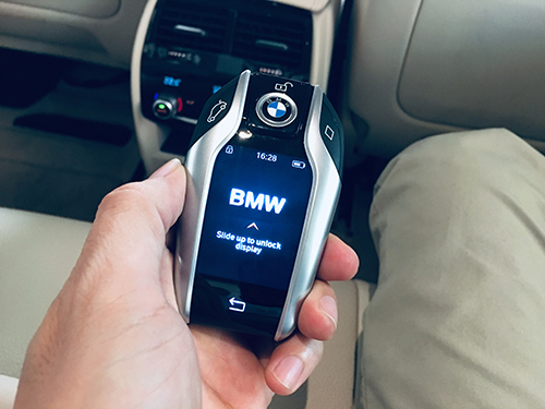 Làm chìa khóa cảm ứng xe BMW 520i đời mới