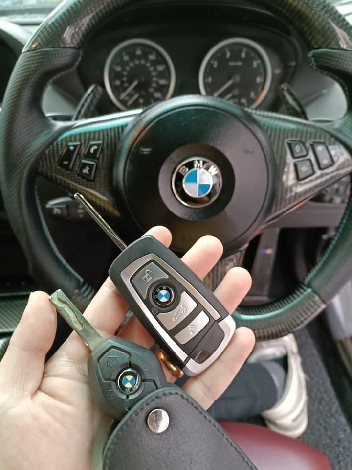 Làm chìa khóa xe BMW 525i