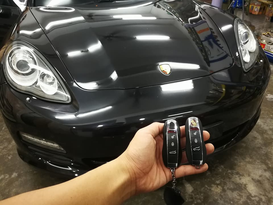 Làm thêm chìa khóa xe Porsche 718