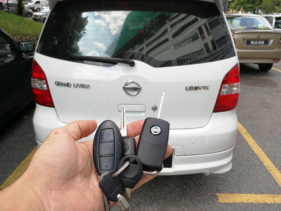 Làm thêm chìa khóa xe Nissan Grand Livina