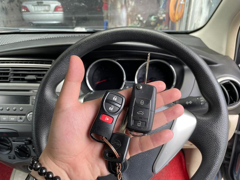 Chìa khóa remote xe Nissan 3 nút