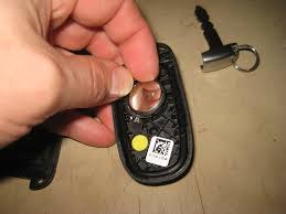 Thay pin chìa khóa xe Chrysler