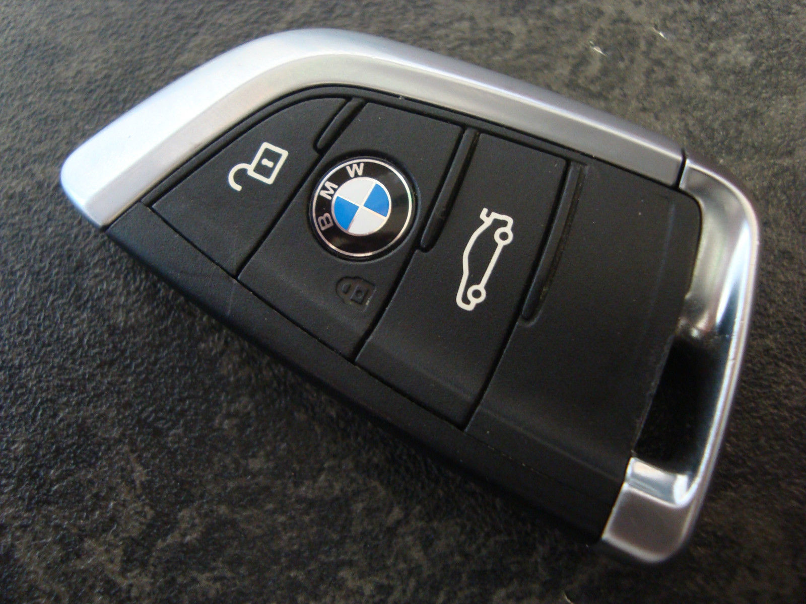 Làm chìa khóa thông minh xe BMW X5 3 nút
