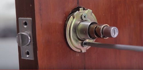 Những trường hợp cần thay ổ khóa cửa gỗ