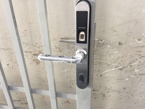 Thay ổ khóa tay gạt, thay ổ khóa tay bẻ cho cửa cổng