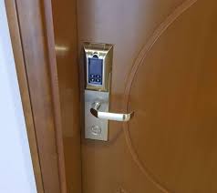 Lắp đặt, thay ổ khóa cửa gỗ tại nhà