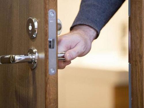 Chuyên sửa khóa cửa tay gạt các trường hợp: